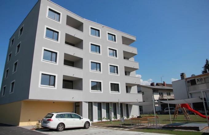 Zwölf Wohneinheiten mit rund 938 m2 Wohnnutzfläche und einer Arztpraxis: Das Objekt in der Bahnhofstraße zeigt wertvolle Synergien auf, die der gemeinnützige Wohnbau bieten kann. Zwölf Wohneinheiten mit rund 938 m2 Wohnnutzfläche und einer Arztpraxis: Das Objekt in der Bahnhofstraße zeigt wertvolle Synergien auf, die der gemeinnützige Wohnbau bieten kann.